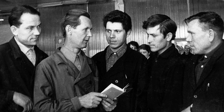 1971 год: Г.И. Карасёв, С.Ф. Мезин, И.Ф. Жучков, Ветераны подразделения (А. Ганышин, И. Юдин)
