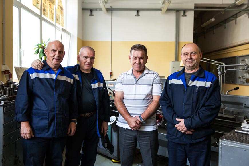 Коллектив ремонтного участка (слева направо): Юрий Малышкин, Игорь Батурин, Сергей Чулков, Юрий Шило
