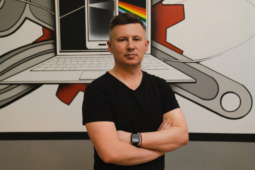 Артём Глухов, мастер по ремонту электроники и основатель салона «Рэд Эппл»