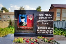 Памятник В. Петрову в Новом сквере