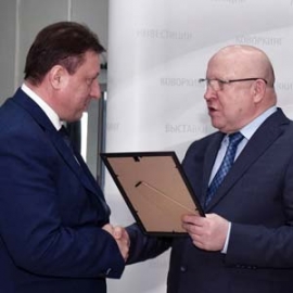 Генеральный директор АО «АПЗ» Олег Лавричев и губернатор Нижегородской области Валерий Шанцев