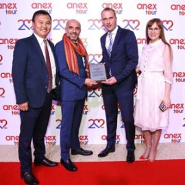 Азамат Бешенбекович Шамырканов, генеральный директор ANEX Tour, Нешет Кочкар, президент ANEX Tour, Денис Маслов, заместитель генерального директора – начальник Управления недвижимости и развития ООО «СОЦИУМ-СООРУЖЕНИЕ», Яна Сергеевна Муромова, заместитель генерального директора ANEX Tour