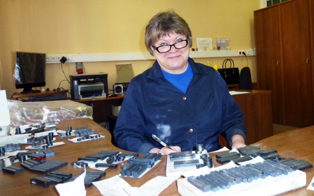 Ветеран цеха – Ольга Кривопалова, инженер первой категории. Стаж работы в цехе – 37 лет