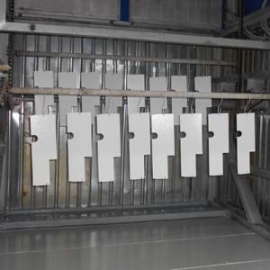 Окрашенные детали в печи