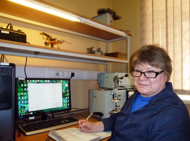 Кривопалова Ольга Алексеевна, инженер первой категории, ведущий технолог ферритовых материалов. Работает в цехе вот уже 37 лет
