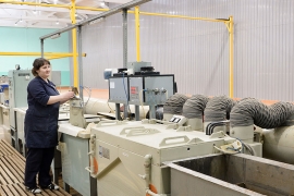 Гальваник Анастасия Ефремова: «Новыми ваннами очень довольна. Работать стало намного удобнее». Фото Александра Барыкина