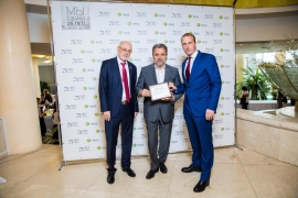 Вручение поздравительного адреса от ООО «СОЦИУМ-СООРУЖЕНИЕ»: заместитель генерального директора ООО «Элкод» Анатолий Рязанцев, президент ГК «Элкод» Аркадий Гершкович, заместитель генерального директора - начальник Управления недвижимости ООО «СОЦИУМ-СООРУЖЕНИЕ» Денис Маслов