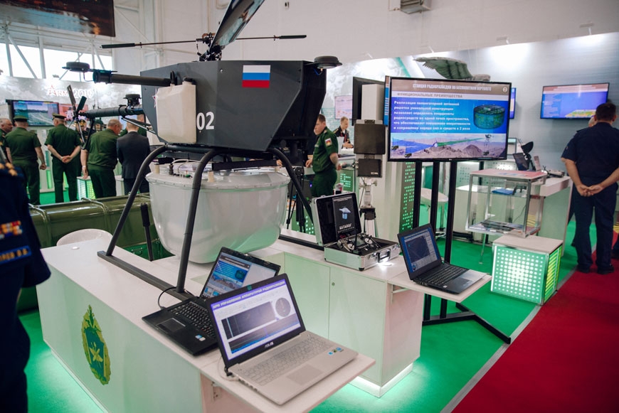 Беспилотный летательный аппарат «Грач» – макетный образец на стенде Воронежской военно-воздушной академии