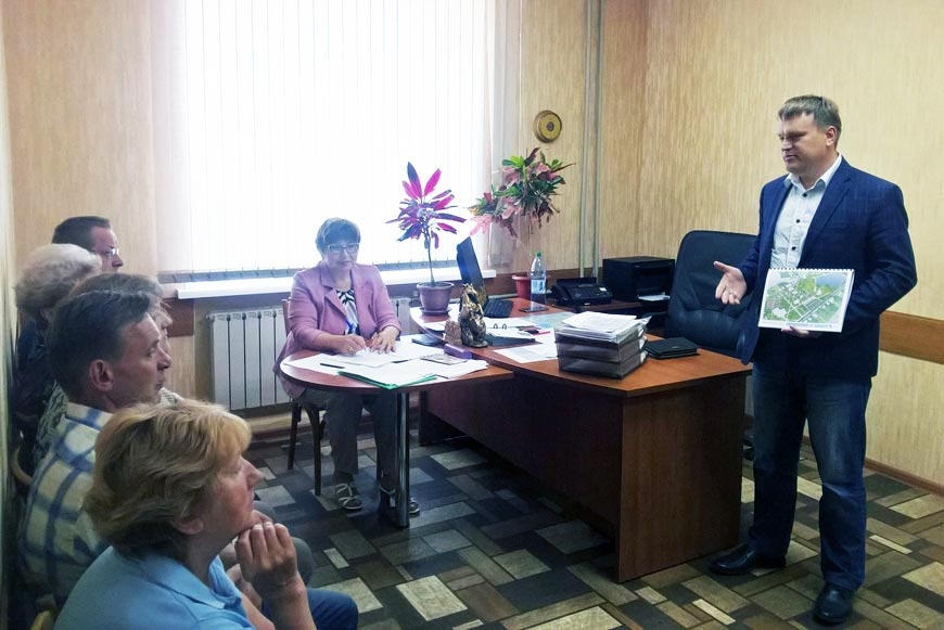 Директор по развитию «СОЦИУМ-ПОСЕЛЕНИЙ» Денис Шмелёв выступил с инициативой  на сходе жителей села Хирино