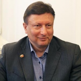 Генеральный директор АПЗ Олег Лавричев