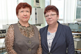 Контролёры измерительных приборов и специального инструмента службы метрологии Ольга Колосунина и Марина Кошелева. Фото Александра Барыкина