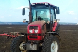 В кабине – механизатор ООО «СОЦИУМ-АГРО» Сергей Жилов