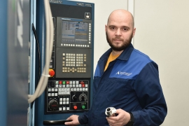 Дмитрий Симакин, наладчик станков и манипуляторов с ПУ цеха №56 АПЗ