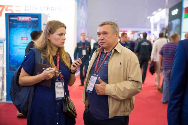 Директор ООО «АПКБ» Владимир Евсеев и Екатерина Кураченко на форуме «Армия-2018»