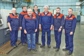 Наладчики станков и манипуляторов с ПУ Владимир Широков, Андрей Игнатьев, Владимир Пудаев (бригадир), Алексей Попов, Сергей Гришин, операторы станков с ПУ Вадим Пудаев, Максим Пудаев