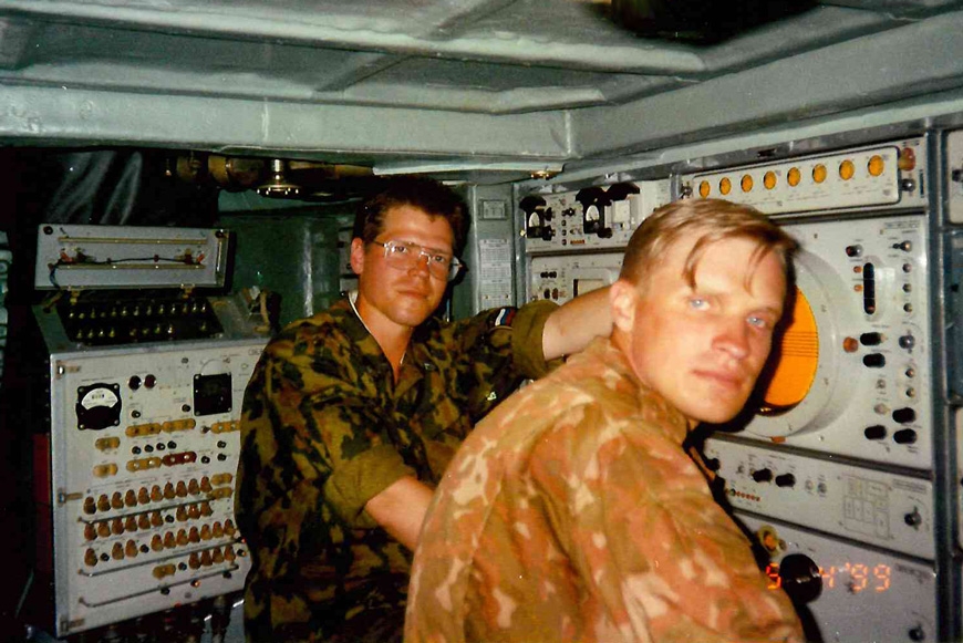 Андрей Матвеев (на фото справа) в зенитном ракетном комплексе «Оса»