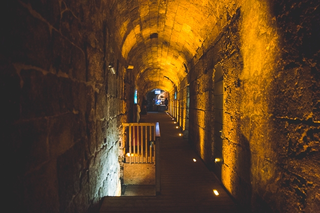 Вход в Старый город через туннель Хасмонеев