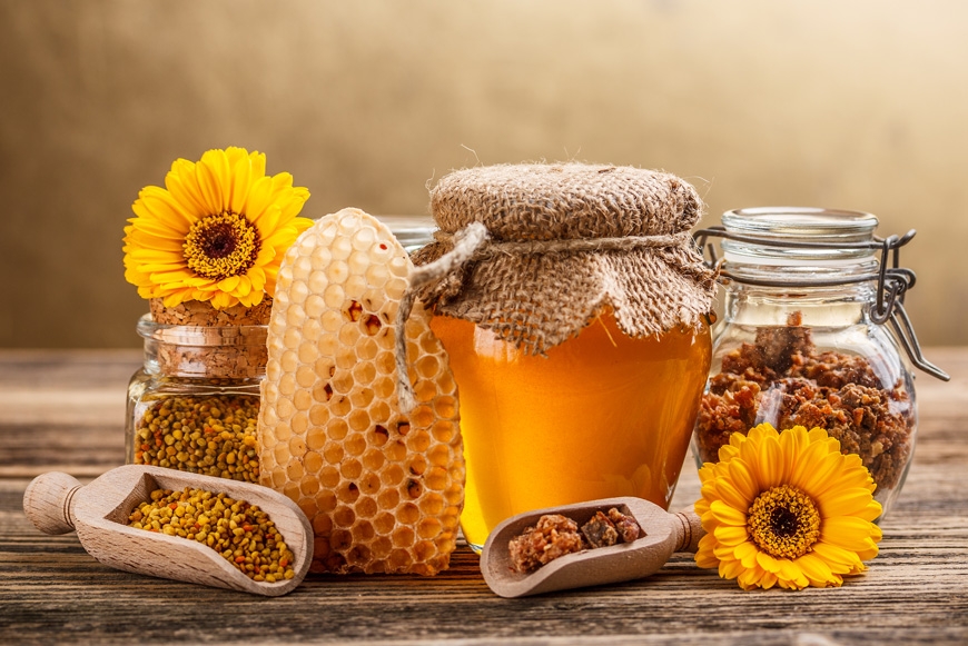 В жидкой консистенции мёд остаётся примерно до ноября, постепенно твердея и, в конце концов, кристаллизуется