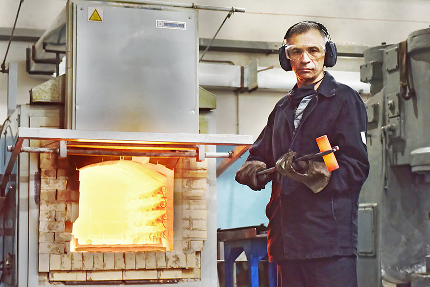 Михаил Копылов, кузнец цеха №51 Арзамасского приборостроительного завода. Фото Елены Галкиной