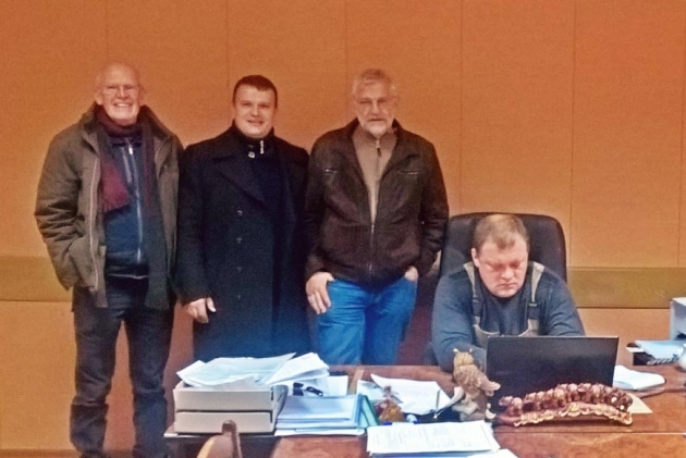 Делегация в кабинете у председателя колхоза Алексея Безухова