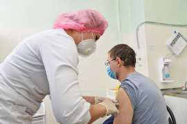 Пункт вакцинации на АПЗ. Фото Александра Барыкина