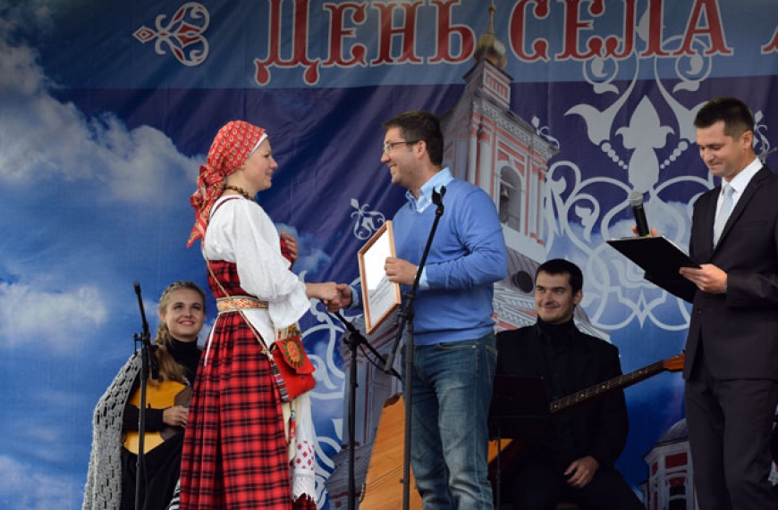 Фольклорный ансамбль «Светлица», руководитель Светлана Константиновна Кашанина. 2015 год