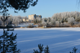 Пансионат «Морозовский» находится на берегу живописного озера