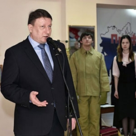 Выступает Олег Лавричев