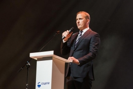 Заместитель генерального директора компании Денис Маслов пригласил к участию в программе лояльности «СОЦИУМ-соседи». Автор фото: Александр Омельянчук