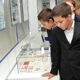 В цехе № 43 на участке сборки счётного механизма