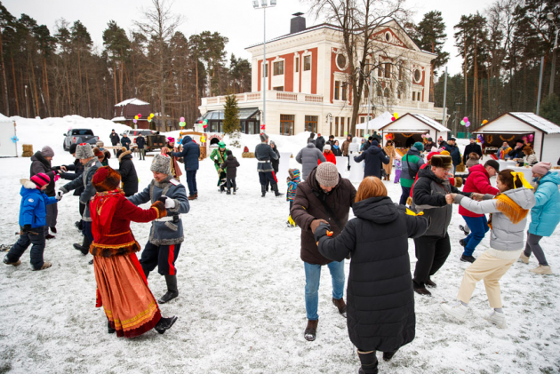 В Покровском-Стрешнево семьи руководителей компаний, входящих в холдинг «Социум», собрались в Покровском-Стрешнево на празднование Масленицы. 2021 год