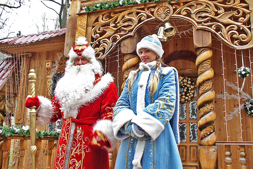 Дед Мороз и Снегурочка. Фото: wikipedia.org / Yogi555