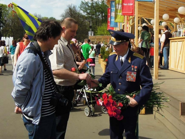Дмитрий Захаров на параде в честь Дня Победы