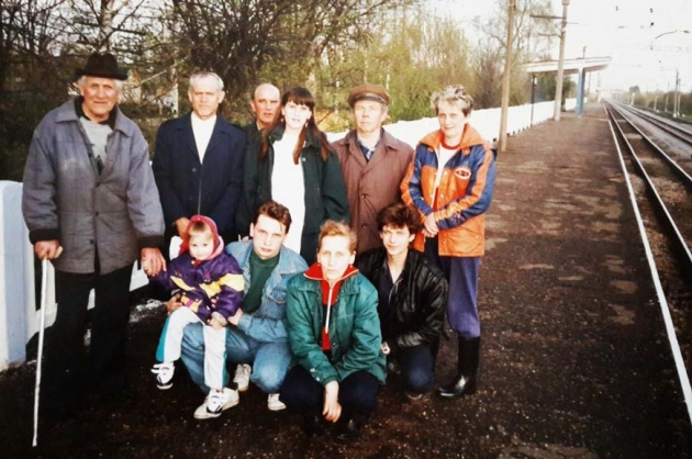 Александр Иванович Трофимов первый слева. Взрослый уже внук Дмитрий - в первом ряду слева