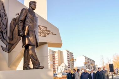 Памятник Павлу Ивановичу Пландину