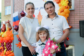 Максим, Юлия и Карина Кузнецовы, шлифовщики цеха №65 АО «АПЗ»