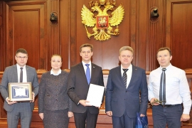 Председатель ППО АПЗ Александр Тюрин, и.о. директора Департамента условий и охраны труда Минтруда России Татьяна Жигастова, руководитель юридического департамента Союза машиностроителей России Илья Андреев, председатель Российского профессионального союза трудящихся авиапрома Алексей Тихомиров, руководитель службы охраны труда АПЗ Михаил Трошин