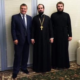 Директор по развитию ООО «СОЦИУМ-ПОСЕЛЕНИЯ» Денис Шмелёв встретился с руководителями службы протокола Управляющего Нижегородской епархией иереем Александром и диаконом Артемием