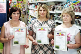 Старший продавец магазина «Хиринские продукты» Елена Кислякова, продавец гастронома Мария Ульянова и оператор-бухгалтер Елена Миронова