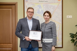 Глава управы Сокол Алексей Борисенко и начальник отдела развития ООО «СОЦИУМ-СОКОЛ» Елена Савицкая