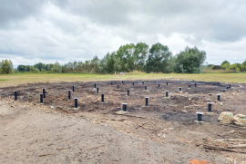 Свято место пусто не бывает. Фундамент для быстровозводимой конструкции готов