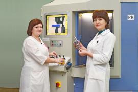 Сотрудники рентген-лаборатории Ольга Комкова и Ирина Наумова. Фото Елены Галкиной