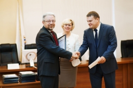 Вручение благодарности участнику конкурса «Голос традиций – 2018»