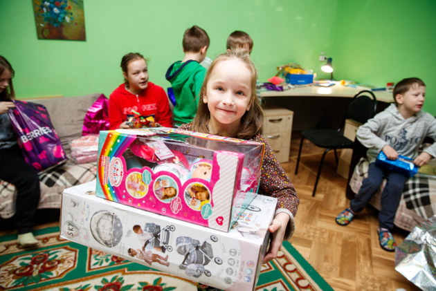 Вручение подарков воспитанникам Калязинского детского дома
