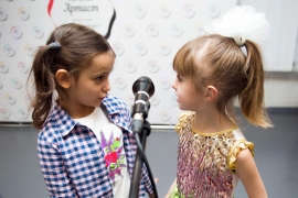 На занятии вокалом в продюсерском центре «Юный Артист»