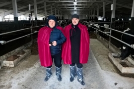 Денис Шмелёв и Алексей Безухов на роботизированной ферме в Гродненской области Республики Беларусь