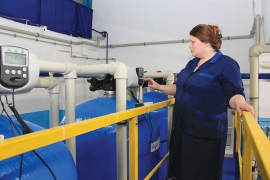 Цикл регенерации фильтров проверяет аппаратчик Эльзара Красильникова