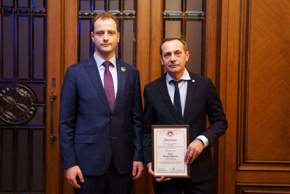 Игорь Ильин и Матвей Зубов на церемонии награждения почётными корпоративными наградами холдинга «СОЦИУМ» по итогам 2025 года