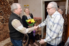 Поздравление Василия Петровича Жиженина. Автор фото: Елена Галкина