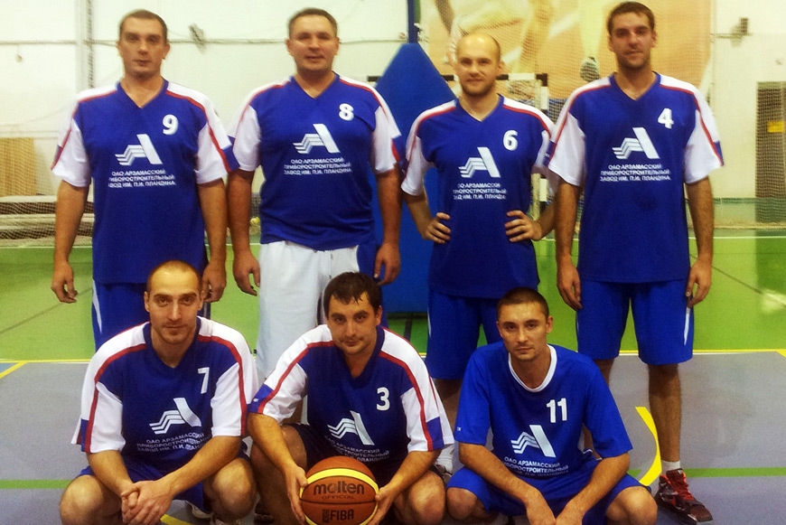 Фото из архива команды по баскетболу Арзамасского приборостроительного завода